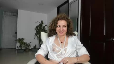 Snapshot of gloriacrespo chatting on February 13, 8:55 pm gloriacrespo online show from February 13, 8:55 pm