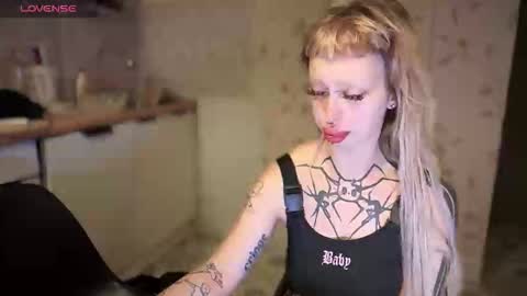 Snapshot of gloryaaaa chatting on September 21, 10:25 pm I want to make you happy and lovense online show from September 21, 10:25 pm