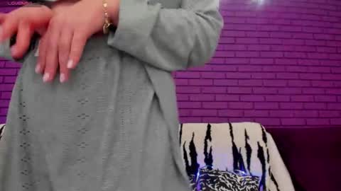 Mia online show from November 2, 8:20 pm