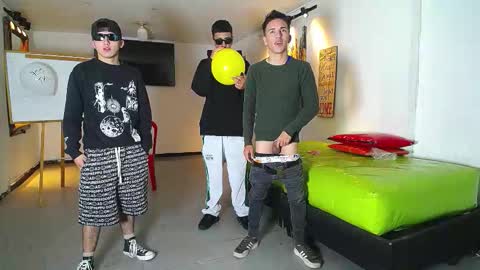 THOMAS AND DAMIAND online show from November 15, 6:53 pm