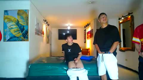 THOMAS AND DAMIAND online show from May 25, 1:39 pm