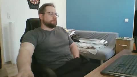 gnik_labinnah online show from April 12, 7:34 am