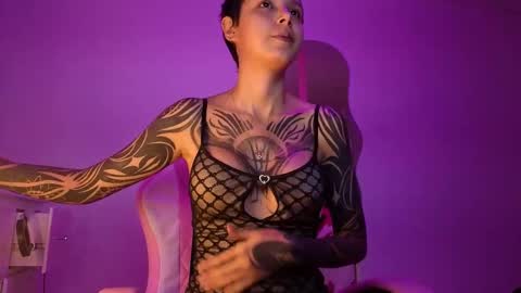 vee online show from January 15, 9:01 pm