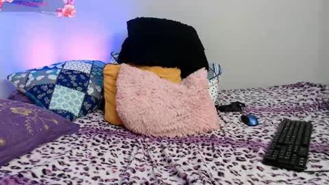  Naih Reyes online show from November 8, 7:00 am