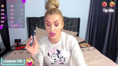 Nicole.. online show from February 24, 5:10 am