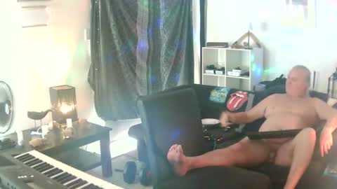 goldyguy011 online show from November 16, 2:13 am