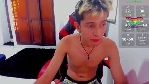 Snapshot of gomitaboy_1 chatting on September 9, 10:10 pm angel black online show from September 9, 10:10 pm