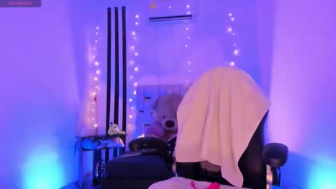 i am Jessi  I love animals and drawing I hope to get along with everyone. XOXO online show from March 21, 8:46 pm