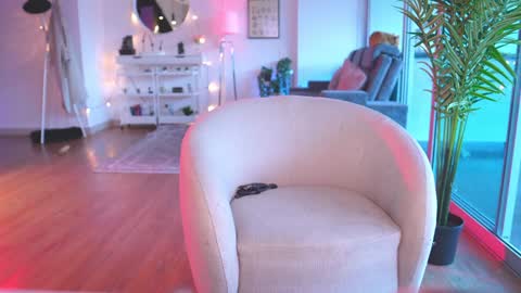 sophie  Special celebration a the beach 300k followers 3011 and 0112   online show from March 9, 10:52 pm