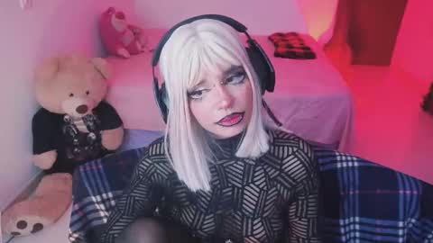 Isa online show from October 1, 9:02 pm