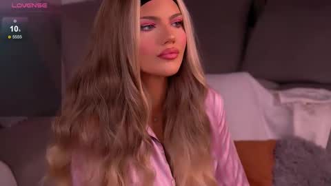 Grace online show from November 20, 2:14 pm