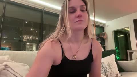 Gracie Mae online show from December 23, 3:45 am