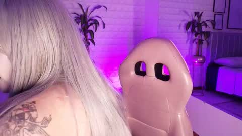   online show from September 17, 7:50 pm