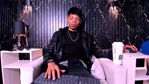 Snapshot of gregory_sforza chatting on October 21, 12:10 pm GregorySforza online show from October 21, 12:10 pm