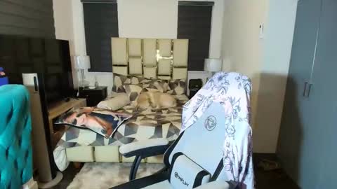 greta_v online show from December 3, 10:27 am