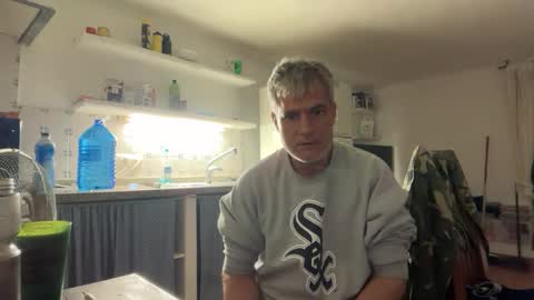 guardiannif_ online show from April 25, 2:03 am