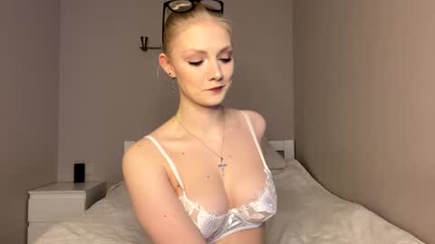 Vanessa online show from April 4, 8:10 am