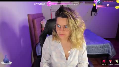 Hello Im Julieta Im 25 years old welcome to my room have fun and be happy. online show from September 9, 2:33 am