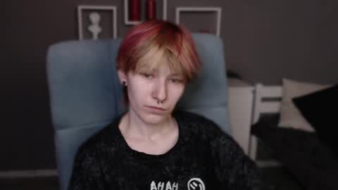 guitarandangell online show from April 17, 7:44 am