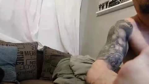 gunnarssonbenni33 online show from February 15, 9:35 pm