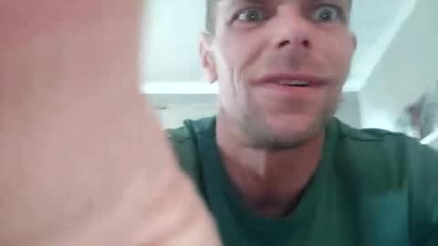 gunnarssonbenni33 online show from June 7, 7:41 pm