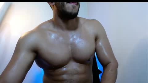 holl latino online show from April 18, 9:15 pm