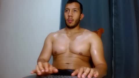 holl latino online show from February 1, 10:29 pm