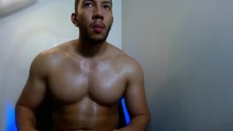 holl latino online show from April 12, 10:14 pm