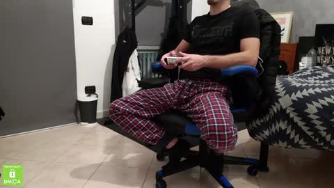 Flo online show from December 4, 7:50 pm