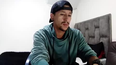 Snapshot of guykarim chatting on February 13, 5:48 am karim online show from February 13, 5:48 am