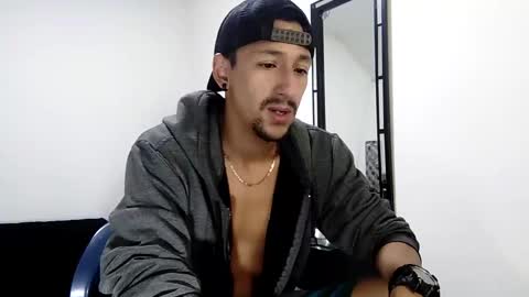 Snapshot of guykarim chatting on December 28, 8:16 am karim online show from December 28, 8:16 am