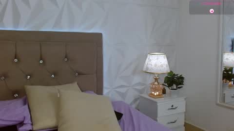 Gwen Drew online show from March 10, 2:21 pm