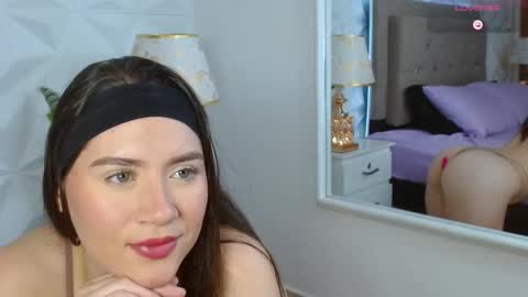 Gwen Drew online show from December 17, 1:29 pm