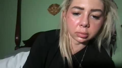 gwengracee online show from December 13, 9:21 pm