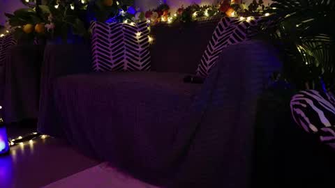 gwenhilton online show from February 23, 9:11 am