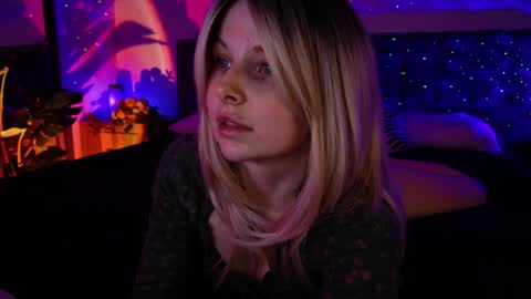 gwenhilton online show from January 22, 9:02 am