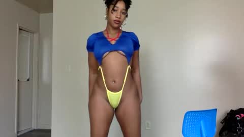 Snapshot of gyalxoxo chatting on October 31, 3:56 pm gyalxoxo online show from October 31, 3:56 pm