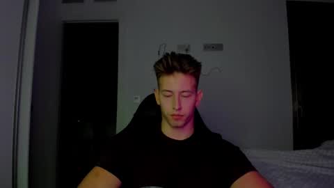 Oliver online show from February 14, 9:39 pm