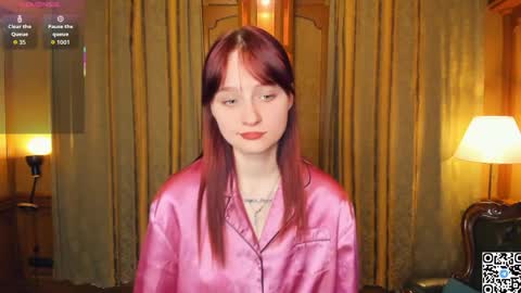 Kelly  Lilly online show from April 25, 8:28 pm