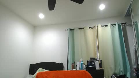 h0nest84 online show from May 5, 12:39 am