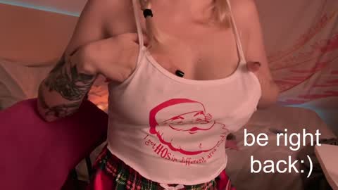 Snapshot of h2h0e chatting on February 1, 8:47 pm Lana online show from February 1, 8:47 pm