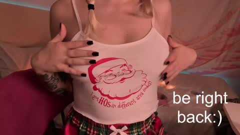 Snapshot of h2h0e chatting on February 26, 8:15 pm Lana online show from February 26, 8:15 pm