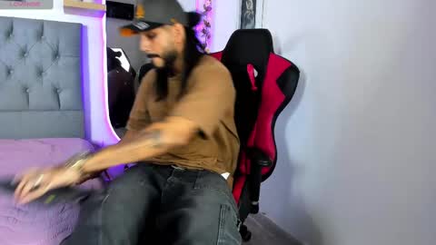 hache222 online show from December 31, 8:45 pm