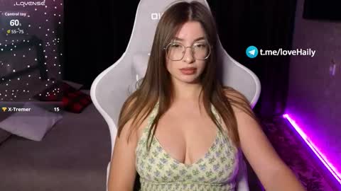 Snapshot of haily_heavenly chatting on October 28, 1:34 pm HailyHeavenly online show from October 28, 1:34 pm