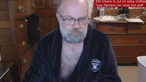 HairyDaddyBear69 online show from April 20, 11:35 am