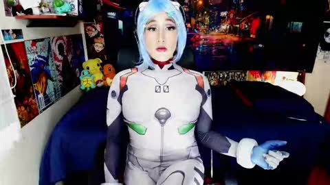 Haku Please help me with your thumbs up its important  online show from November 19, 8:51 pm