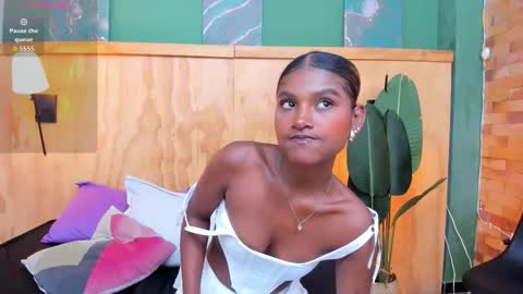 Halley Lorens online show from February 10, 7:50 pm