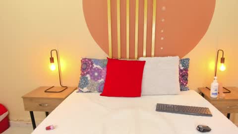 HANAH  online show from February 6, 1:21 pm