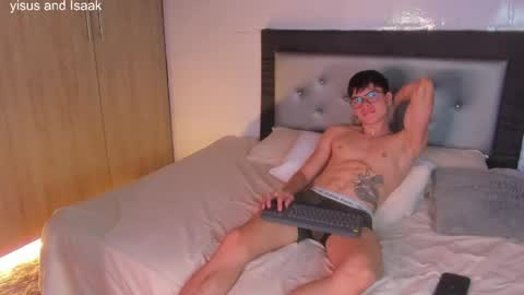 handsome_boys69 online show from April 11, 7:02 am