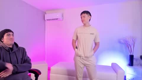 leonardfarrucknick and otis online show from April 15, 8:53 pm